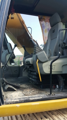 ขายรถแบคโฮ CAT 318D2 ไมล์ 3700 ชม.ราคา 1950000