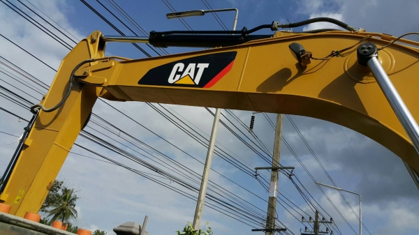 ขายรถแบคโฮ CAT 318D2 ไมล์ 3700 ชม.ราคา 1950000