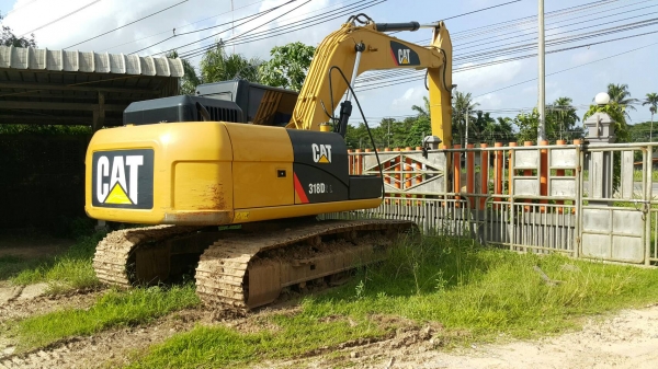 ขายรถแบคโฮ CAT 318D2 ไมล์ 3700 ชม.ราคา 1950000