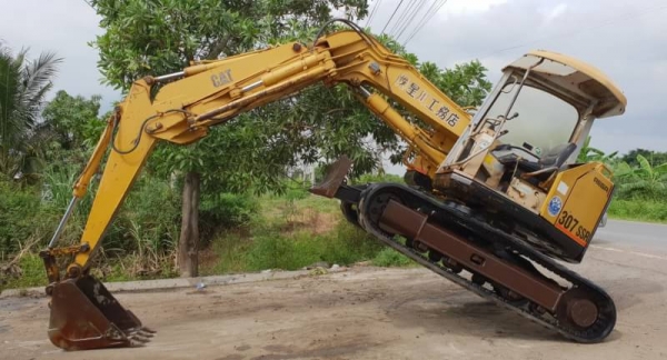 ขายด่วนรถแบคโฮCATแคล70SRเคื่อง4สูบ4D32ดีปั้มนี้วดีคอลโทลน้ำมันเทียบเท่าPC70คันเร่งออโต้รถนอกเพิ่งเข้ามาใหม่สถาพดีพร้อมใช้ยังไม่เคยใช้งานในไทยเลย