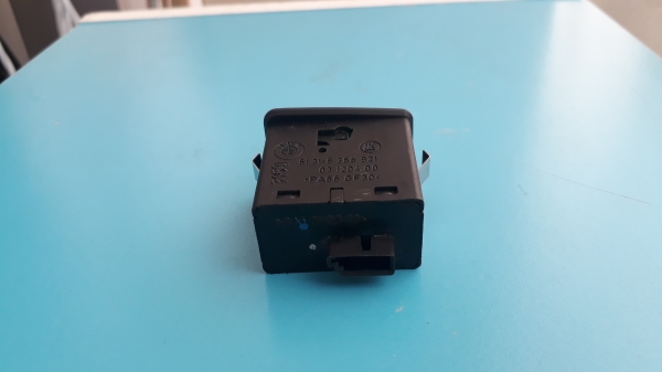 สวิทช์ กดกระจกด้านหลังซ้าย BMW 323i ปี1998 - 2000