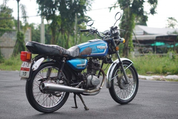 ร้าน วุฒิ นนบุรี ขาย HONDA GL100 เดิมๆเครื่องดี ทะเบียนโอน