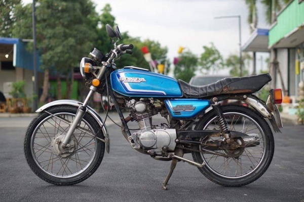 ร้าน วุฒิ นนบุรี ขาย HONDA GL100 เดิมๆเครื่องดี ทะเบียนโอน