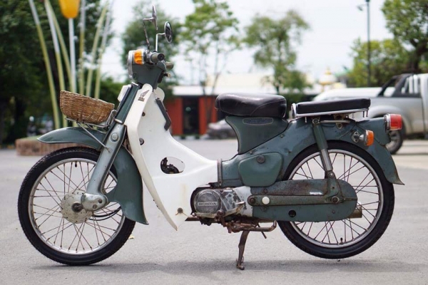 ร้าน วุฒิ นนบุรี ขาย HONDA C50 ถังยกแฮนตรงรถสีเดิมโรงงาน