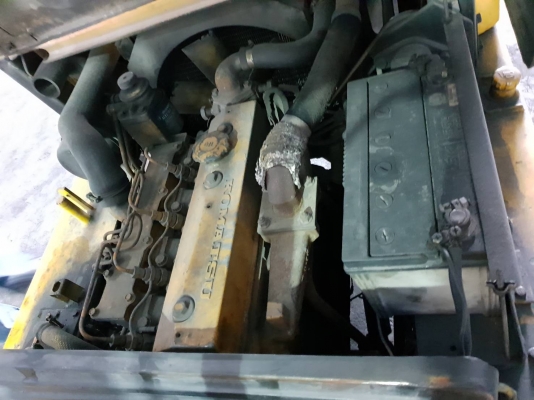 ฝากขายค่ะ รถยกโคมัสสึรุ่น10 น้ำหนักยก2.5 ตัน เสาเข้าตู้สูง 4.75  เมตร เครื่องดีเซล เกียร์ออโต้