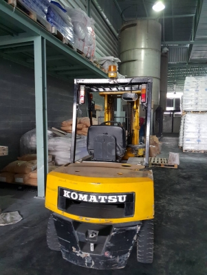 ฝากขายค่ะ รถยกโคมัสสึรุ่น10 น้ำหนักยก2.5 ตัน เสาเข้าตู้สูง 4.75  เมตร เครื่องดีเซล เกียร์ออโต้