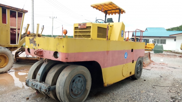 ราคาเพิ่งจบมาได้ ขายๆรถบด 9ล้อ SAKAI 7409 เอกสาร รถสภาพพร้อมใช้จริง ราคาเบาๆ240,000บาท. (โทร)???? (line)   099-0035892 (/)084-3923995 ดูรถได้