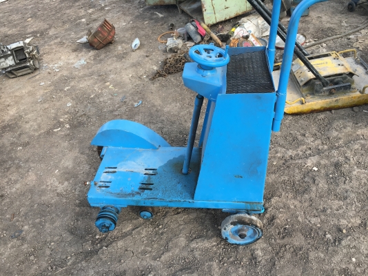 รถตัดถนน รถตัดคอนกรีต เครื่องตัดปูน เครื่องตัดคอนกรีต เครื่องตัดถนน รถตัดถนน ราคา6500(ไม่มีเค