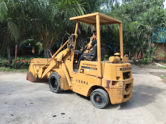 ขายรถตักKOMATSU SD10 ตัก1คิว เสา3เมตร สวยเดิมจากญี่ปุ่น ยังไม่เคยใช้ในไทย 185,000เท่านั้น!!