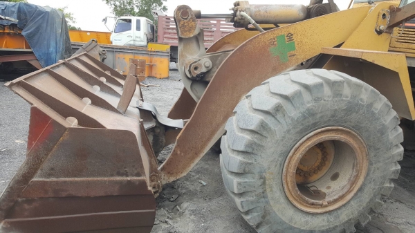 ขาย รถตัก CAT 960F เครื่องดี เกียร์ดี ยางเต็ม รถพร้อมใช้งาน เอกสารใบอินวอยซ์