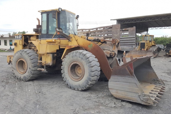 ขาย รถตัก CAT 960F เครื่องดี เกียร์ดี ยางเต็ม รถพร้อมใช้งาน เอกสารใบอินวอยซ์