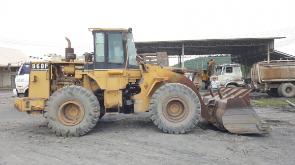 ขาย รถตัก CAT 960F เครื่องดี เกียร์ดี ยางเต็ม รถพร้อมใช้งาน เอกสารใบอินวอยซ์