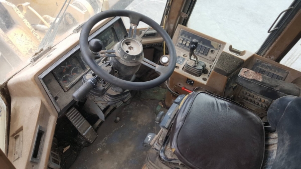 ขาย รถตัก CAT 960F เครื่องดี เกียร์ดี ยางเต็ม รถพร้อมใช้งาน เอกสารใบอินวอยซ์