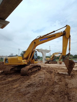 ขายด่วน!! Komatsu PC200-7 สภาพสวยค่ะ ขายด่วน!! Komatsu PC200-7 สภาพสวยค่ะ