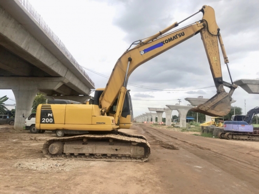 ขายด่วน!! Komatsu PC200-7 สภาพสวยค่ะ ขายด่วน!! Komatsu PC200-7 สภาพสวยค่ะ