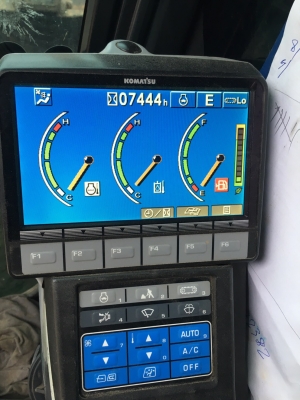 ขายด่วน!! Komatsu PC130-8 สภาพสวยค่ะ