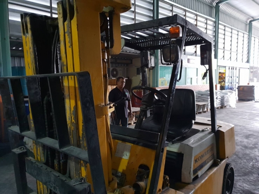 ขายถูกรถยกโคมัสสึรุ่น 10 น้ำหนักยก 2.5 ตัน เสาสูง 4.75 เมตรเข้าตู้ เครื่องดีเซล เกียร์ออโต้***094-3269553***