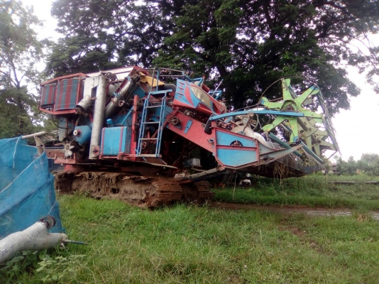 ขายรถเกี่ยว ปลดหนี้ ปี 51 ราคาเบา 338,000 ไม่ลด เครื่อง Isuzu 6HE-1 / turbo  ปั้ม 22 ตัวเดิน 10 เพลาใหญ่  ตู้/อุ้ม/ท่อ/เกลียวเลส #โซ่สวยไม่มีกินข้าง  #ใบแทร็ดีแต่มีงอบ้างปะปนกันครับ  โดยรวม โครงสร้างปาก/คอ/คานตู้/เฟรมสวย ไม่มีร้าว #เครื่องปั้มแรงดีครับ  0