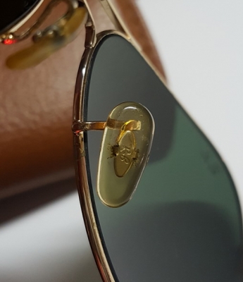 แว่น RayBan เข็มกลัดชุบทอง 10K กล่องประดับมุก