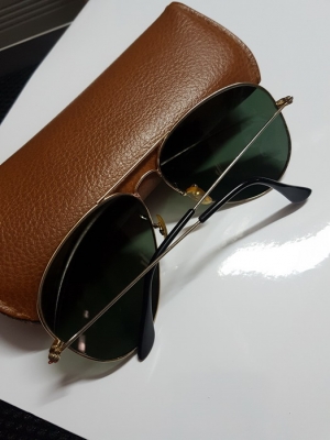 แว่น RayBan เข็มกลัดชุบทอง 10K กล่องประดับมุก