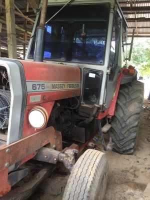 ขายMASSEY FERGUSON675เก๋งแอร์เป็น1เพลา ไม่มีดันหน้า มีผลาน3ให้ครับพร้อมใช้งาน ราคา230,000บาท ต่อรองต