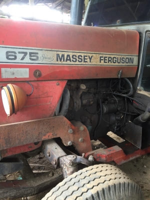 ขายMASSEY FERGUSON675เก๋งแอร์เป็น1เพลา ไม่มีดันหน้า มีผลาน3ให้ครับพร้อมใช้งาน ราคา230,000บาท ต่อรองต