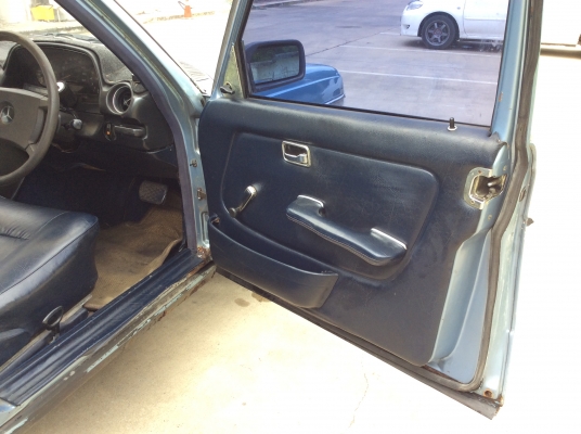 ขายรถ Benz w123 ปี88 เครื่อง 1JZ ออโต้ เพาเวอร์ ภายในสวยเดิมเบาะหนังแท้ แอร์เย็น วิทยุCD ตัวถังเดิมสีแตกบ้าง ล้อแม็ก ขับขี่ปกติ ภาษี61 เล่มพร้อมขายถูก