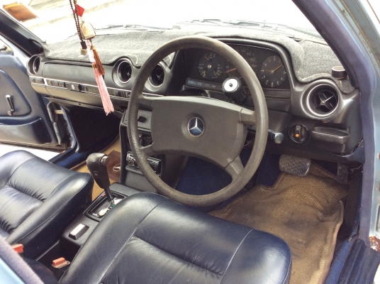 ขายรถ Benz w123 ปี88 เครื่อง 1JZ ออโต้ เพาเวอร์ ภายในสวยเดิมเบาะหนังแท้ แอร์เย็น วิทยุCD ตัวถังเดิมสีแตกบ้าง ล้อแม็ก ขับขี่ปกติ ภาษี61 เล่มพร้อมขายถูก