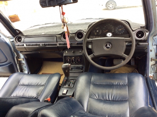 ขายรถ Benz w123 ปี88 เครื่อง 1JZ ออโต้ เพาเวอร์ ภายในสวยเดิมเบาะหนังแท้ แอร์เย็น วิทยุCD ตัวถังเดิมสีแตกบ้าง ล้อแม็ก ขับขี่ปกติ ภาษี61 เล่มพร้อมขายถูก