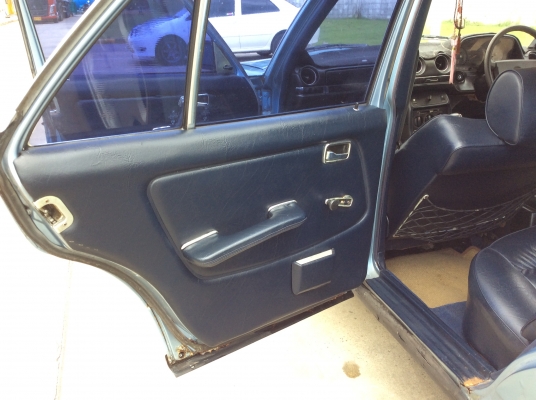 ขายรถ Benz w123 ปี88 เครื่อง 1JZ ออโต้ เพาเวอร์ ภายในสวยเดิมเบาะหนังแท้ แอร์เย็น วิทยุCD ตัวถังเดิมสีแตกบ้าง ล้อแม็ก ขับขี่ปกติ ภาษี61 เล่มพร้อมขายถูก