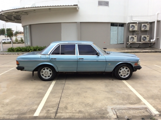 ขายรถ Benz w123 ปี88 เครื่อง 1JZ ออโต้ เพาเวอร์ ภายในสวยเดิมเบาะหนังแท้ แอร์เย็น วิทยุCD ตัวถังเดิมสีแตกบ้าง ล้อแม็ก ขับขี่ปกติ ภาษี61 เล่มพร้อมขายถูก