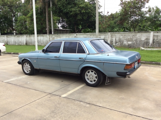 ขายรถ Benz w123 ปี88 เครื่อง 1JZ ออโต้ เพาเวอร์ ภายในสวยเดิมเบาะหนังแท้ แอร์เย็น วิทยุCD ตัวถังเดิมสีแตกบ้าง ล้อแม็ก ขับขี่ปกติ ภาษี61 เล่มพร้อมขายถูก