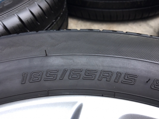 ล้อแม็กป้ายแดง Mazda 2 ขอบ 15 พร้อมยางป้ายแดง Dunlop 185-65-15 สวยกริ๊บ ตุ่มเด้งๆ เส้นสีจัดๆ