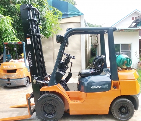 ด่วนFORKLIFTรุ่นใหม่TOYOTAรุ่น7FG25เสาสูง4เมตรขนาด2.5ตันสภาพสวยใช้งานได้ดี