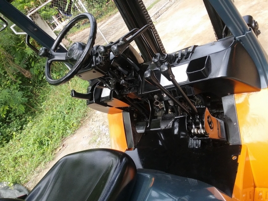 ด่วนFORKLIFTรุ่นใหม่TOYOTAรุ่น7FG25เสาสูง4เมตรขนาด2.5ตันสภาพสวยใช้งานได้ดี