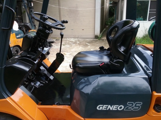 ด่วนFORKLIFTรุ่นใหม่TOYOTAรุ่น7FG25เสาสูง4เมตรขนาด2.5ตันสภาพสวยใช้งานได้ดี