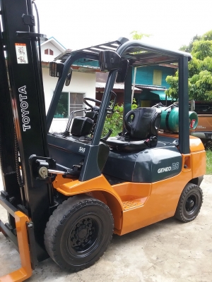 ด่วนFORKLIFTรุ่นใหม่TOYOTAรุ่น7FG25เสาสูง4เมตรขนาด2.5ตันสภาพสวยใช้งานได้ดี