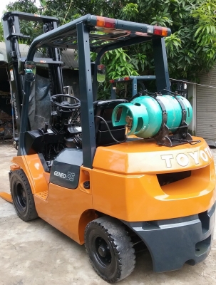 ด่วนFORKLIFTรุ่นใหม่TOYOTAรุ่น7FG25เสาสูง4เมตรขนาด2.5ตันสภาพสวยใช้งานได้ดี