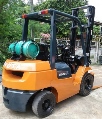 ด่วนFORKLIFTรุ่นใหม่TOYOTAรุ่น7FG25เสาสูง4เมตรขนาด2.5ตันสภาพสวยใช้งานได้ดี