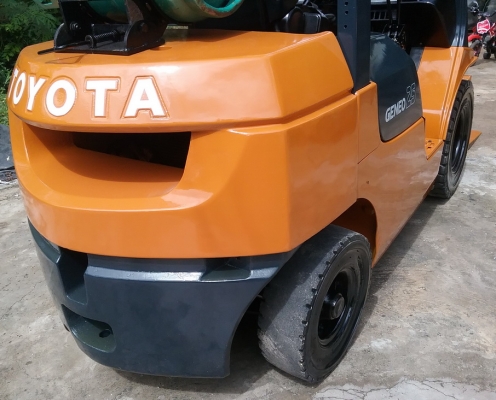ด่วนFORKLIFTรุ่นใหม่TOYOTAรุ่น7FG25เสาสูง4เมตรขนาด2.5ตันสภาพสวยใช้งานได้ดี