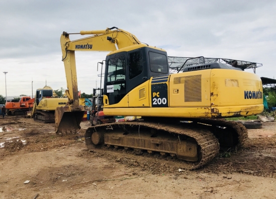 ขายด่วน!!  Komatsu pc200-7 สภาพสวยค่ะ