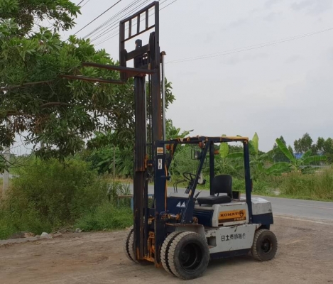 ขายด่วนรถยกดีเซลKOMATSU FD20-10 ยกได้2ตันยกสูง3เมตรเกียออโต้รถนอกเพิ่งนำเข้ามายังไม่เคยใช้งานในเมืองไทยเลย