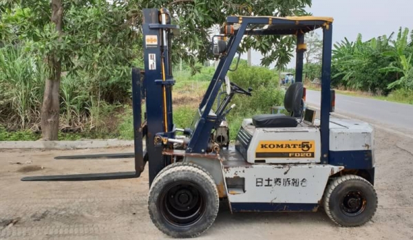 ขายด่วนรถยกดีเซลKOMATSU FD20-10 ยกได้2ตันยกสูง3เมตรเกียออโต้รถนอกเพิ่งนำเข้ามายังไม่เคยใช้งานในเมืองไทยเลย