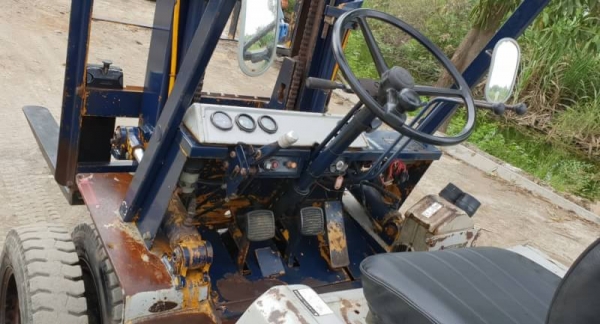 ขายด่วนรถยกดีเซลKOMATSU FD20-10 ยกได้2ตันยกสูง3เมตรเกียออโต้รถนอกเพิ่งนำเข้ามายังไม่เคยใช้งานในเมืองไทยเลย