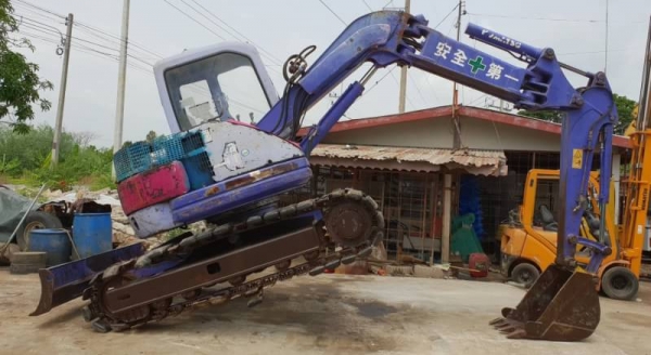 ขายด่วนรถเเบคโฮ โคมัสซู PC75U2หัวเก๋งสวยรถนอกเพื่งนำเข้ามาใหม่สวยเดิมๆเคื่องดีปั่มแรงคอลโทลน้ำมันปั้มนิ้ว บูมอามร์สวยเร็วแรงไม่โหลด เครื่องโคมัสซู4สูบ 4D95ระบบดีครบรถยังไม่เคยใช้งานในไทยเลย