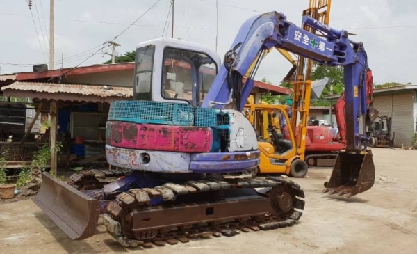 ขายด่วนรถเเบคโฮ โคมัสซู PC75U2หัวเก๋งสวยรถนอกเพื่งนำเข้ามาใหม่สวยเดิมๆเคื่องดีปั่มแรงคอลโทลน้ำมันปั้มนิ้ว บูมอามร์สวยเร็วแรงไม่โหลด เครื่องโคมัสซู4สูบ 4D95ระบบดีครบรถยังไม่เคยใช้งานในไทยเลย