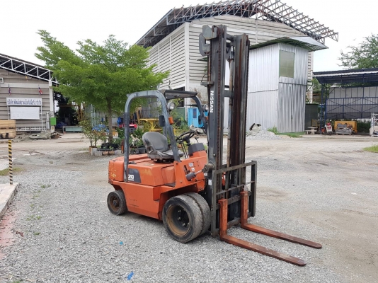 โฟล์คลิฟท์ Nissan ยก 2 ตัน เสายกสูง 4.5 เมตร เกียร์ออโต้ โฟล์คลิฟท์ Nissan ยก 2 ตัน เสายกสูง 4.5 เมตร เกียร์ออโต้