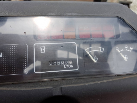 โฟล์คลิฟท์ Nissan ยก 2 ตัน เสายกสูง 4.5 เมตร เกียร์ออโต้ โฟล์คลิฟท์ Nissan ยก 2 ตัน เสายกสูง 4.5 เมตร เกียร์ออโต้