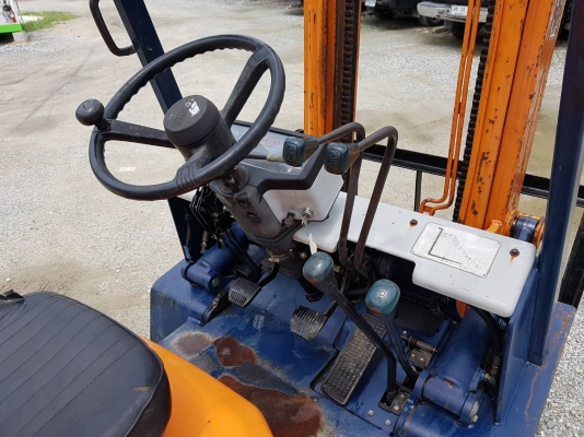 โฟล์คลิฟท์ Toyota รุ่น 5 ยก 2-2.5 ตัน เสายกสูง 4 เมตร เกียร์ธรรมดา โฟล์คลิฟท์ Toyota รุ่น 5 ยก 2-2.5 ตัน เสายกสูง 4 เมตร เกียร์ธรรมดา