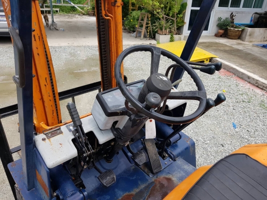 โฟล์คลิฟท์ Toyota รุ่น 5 ยก 2-2.5 ตัน เสายกสูง 4 เมตร เกียร์ธรรมดา โฟล์คลิฟท์ Toyota รุ่น 5 ยก 2-2.5 ตัน เสายกสูง 4 เมตร เกียร์ธรรมดา